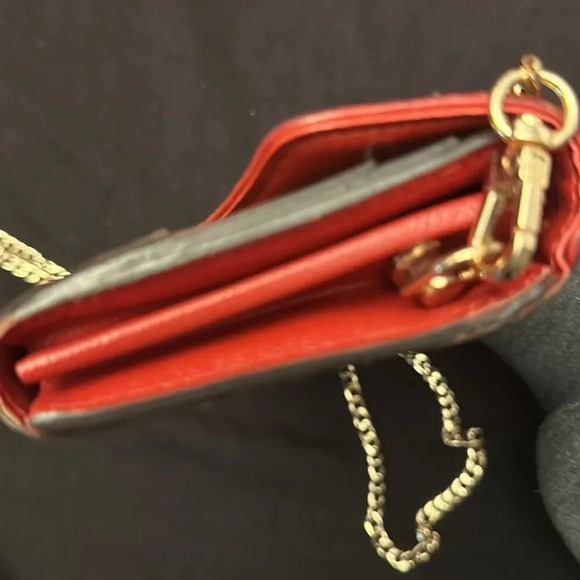 Louis Vuitton - Picture 7 of 13